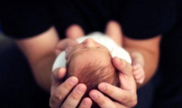 К чему снится держать ребенка на руках, Cонник — младенец на руках